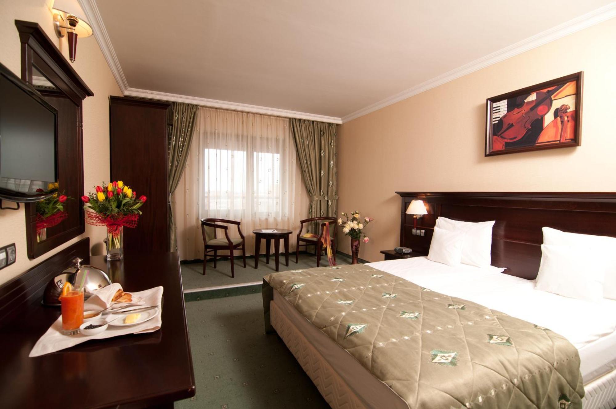 Hotel Rapsodia City Center Botoşani Dış mekan fotoğraf