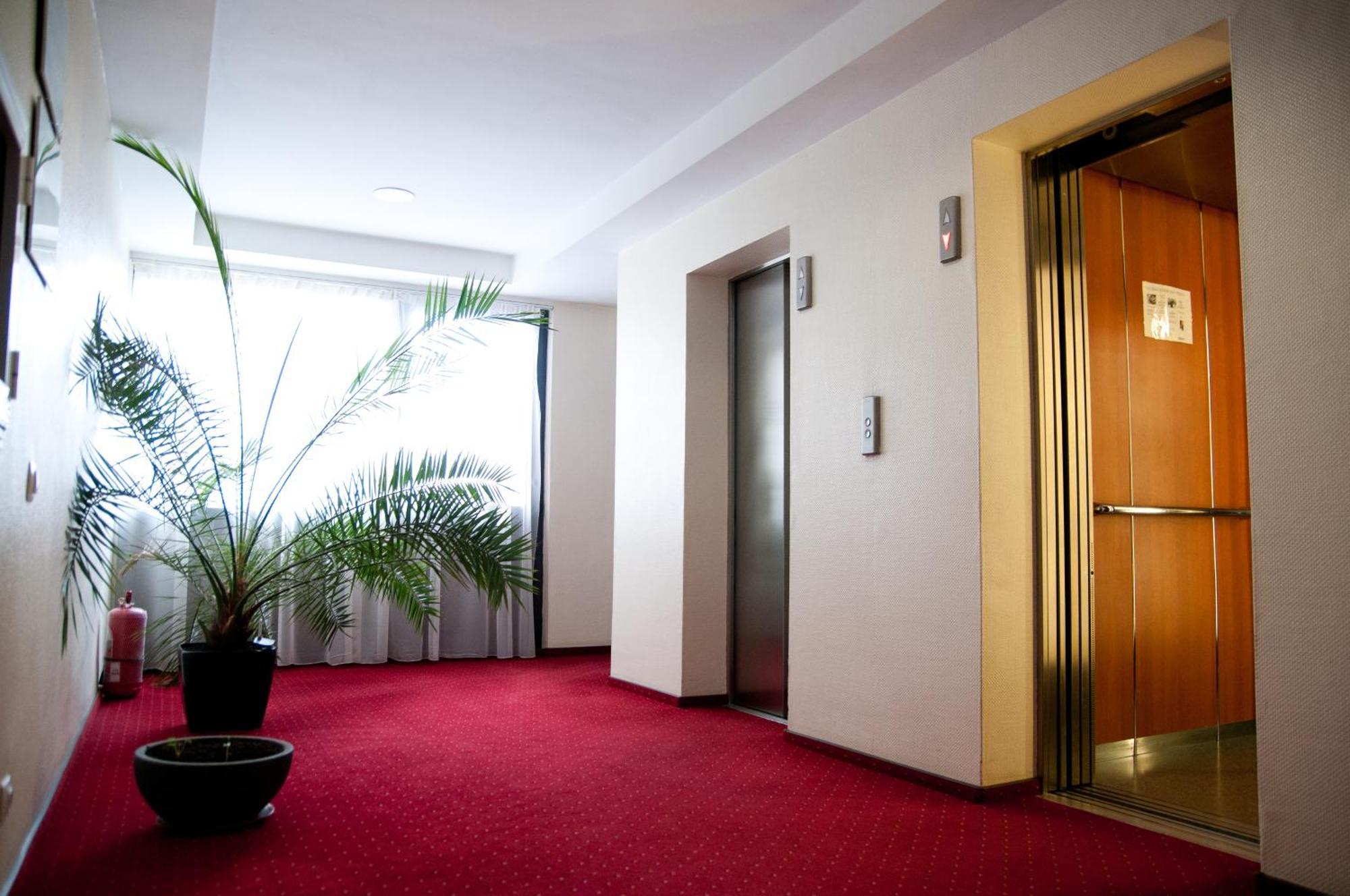 Hotel Rapsodia City Center Botoşani Dış mekan fotoğraf