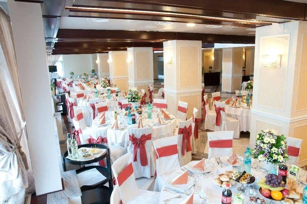 Hotel Rapsodia City Center Botoşani Dış mekan fotoğraf